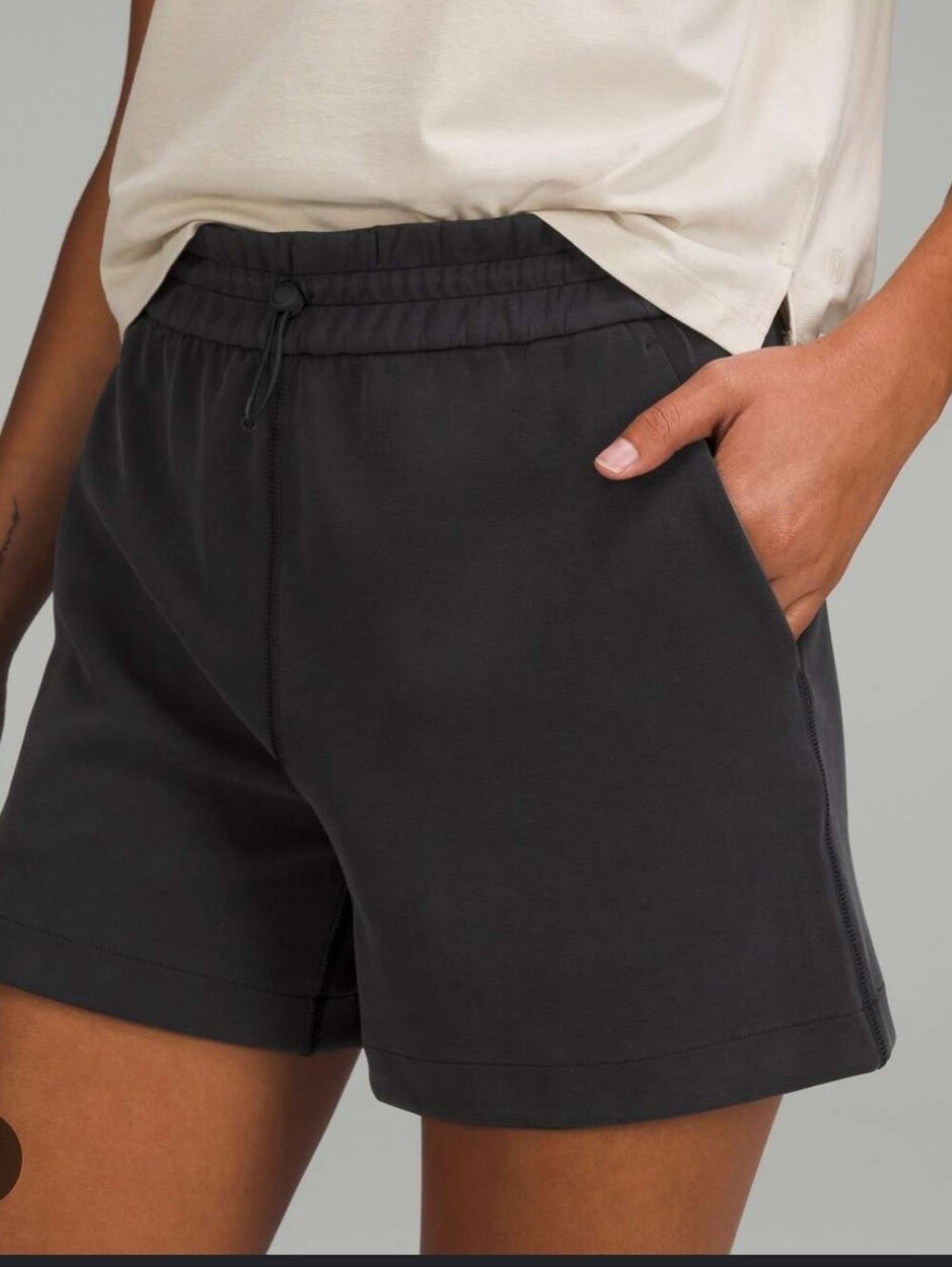 Lululemon Softstreme High-Rise Short 4" Black Size 2